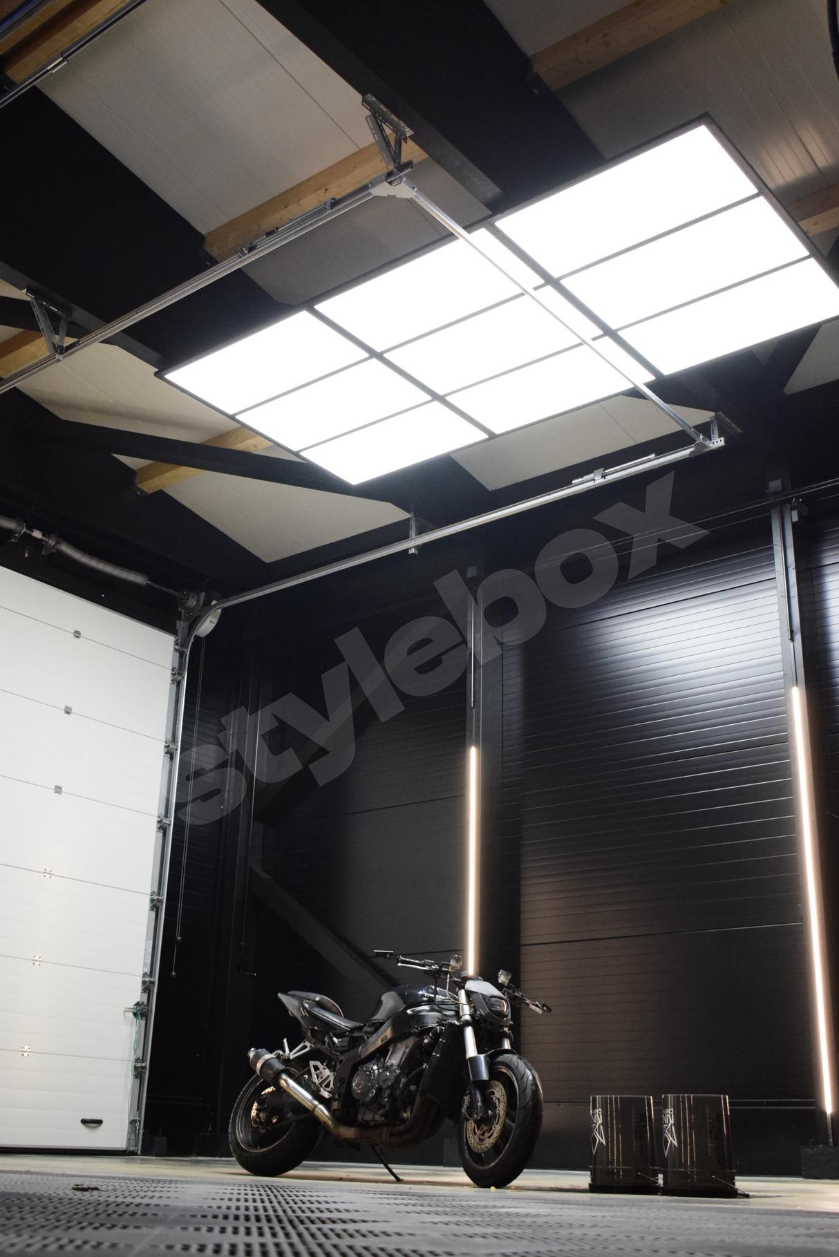 9 x LED-valopaneelia 2400 x 4800 mm