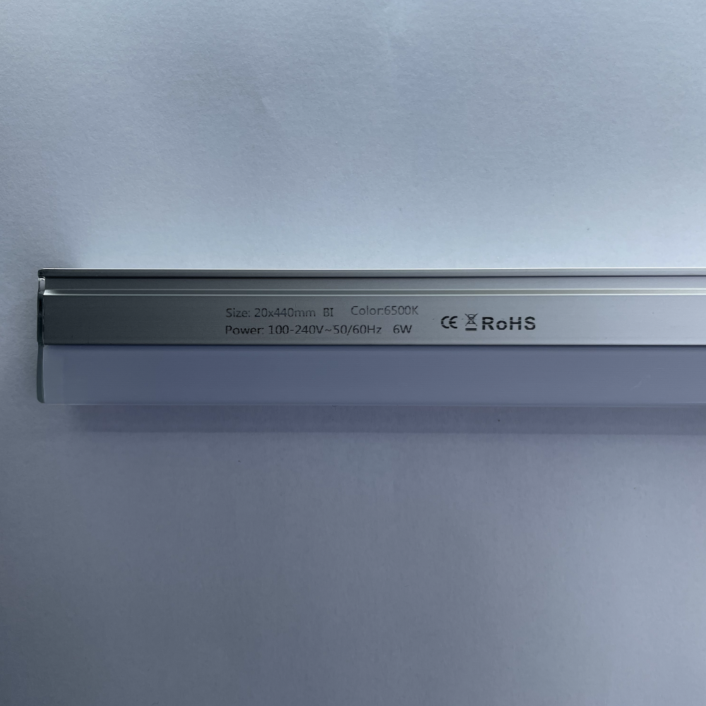 LED-putki, 6500K, Ei himmennettävä, metallinen kotelo, 3 - napainen, 44 cm