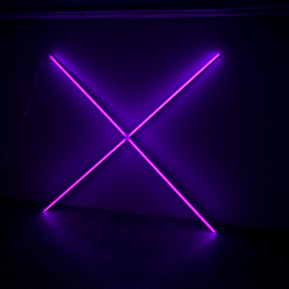 X malli LED-valaisin, 170 cm x 170 cm