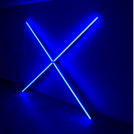 X malli LED-valaisin, 170 cm x 170 cm