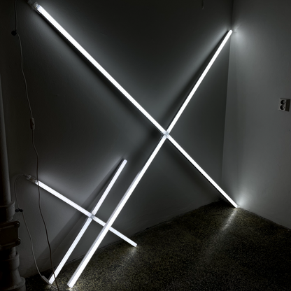 X malli LED-valaisin, 170 cm x 170 cm