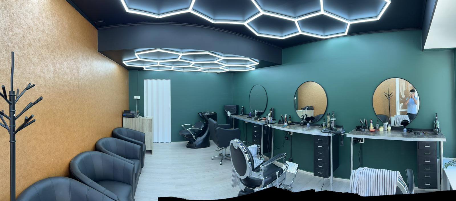 Barber Shop Lauttis (Lauttis parturi) Hexagon valaistus / Kiillotustuotteet
